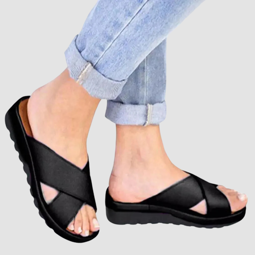 Bequeme Sommersandalen mit Plateau