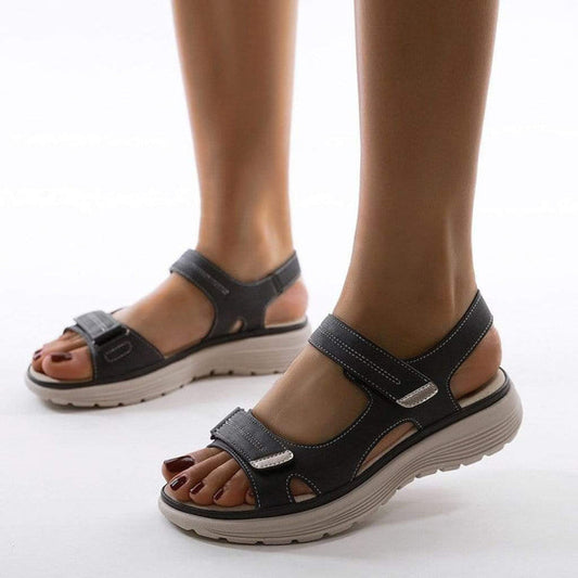 Damensandalen mit verstellbarem Riemen – Stilvoll und zuverlässig