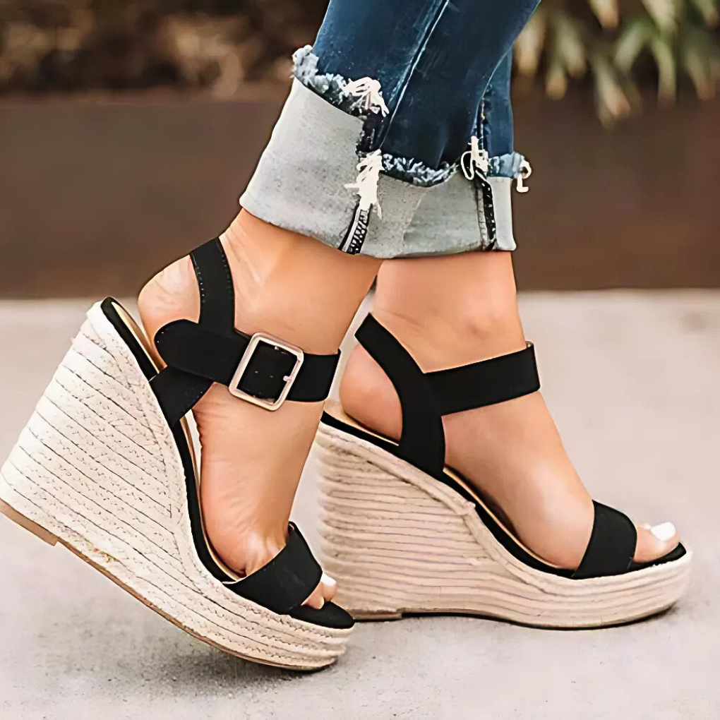 Lässige Sandalen mit T-Riemen und Keilabsatz für Damen