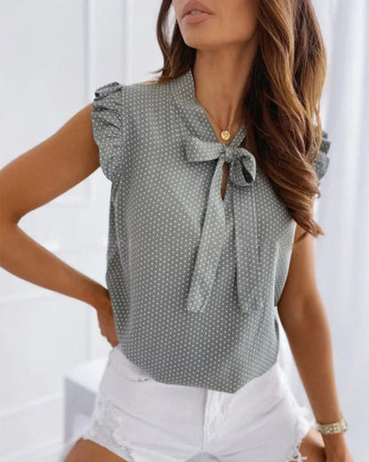 Elegante ärmellose Bluse mit Rüschen und Schleifendetail