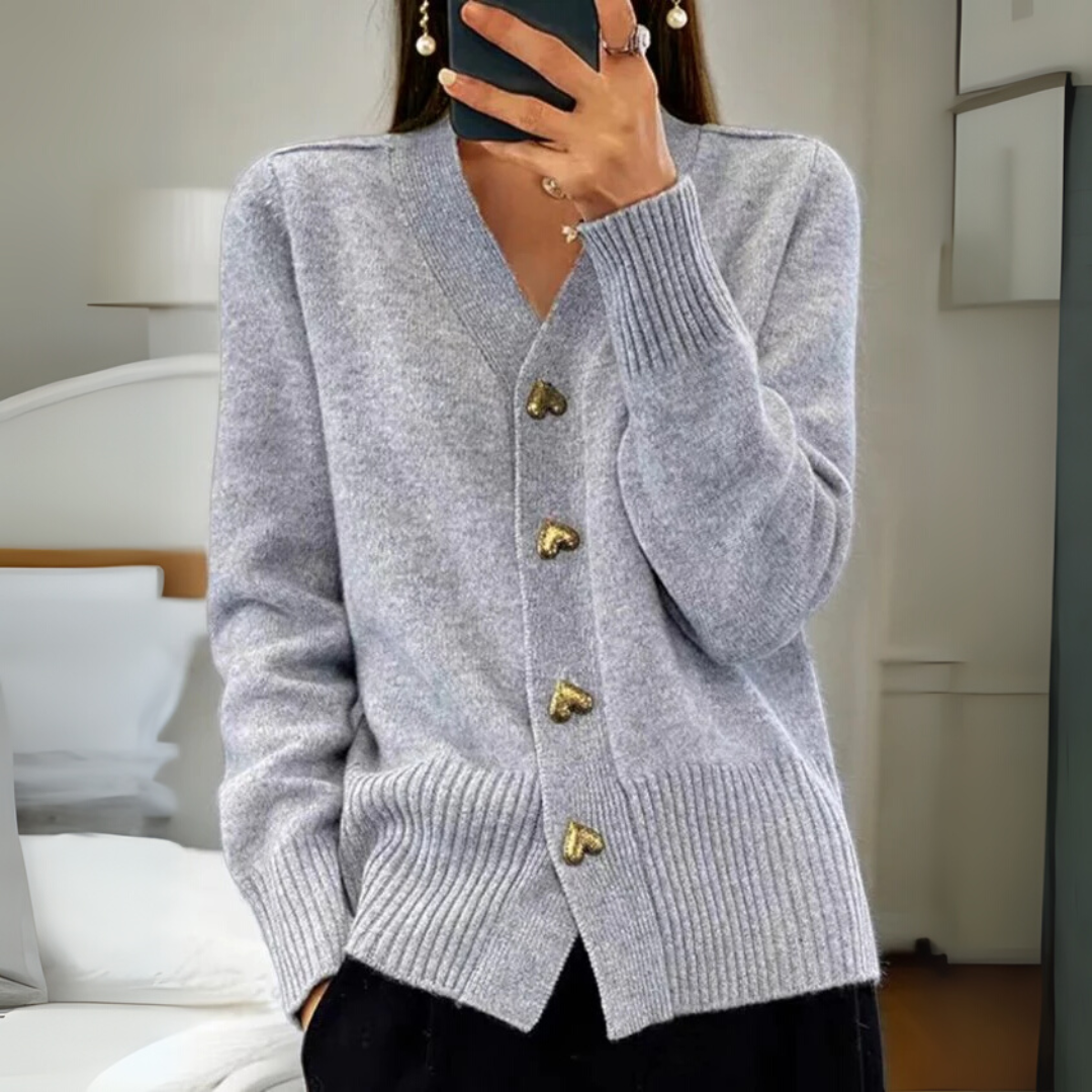 Warme Strickjacke mit Knöpfen
