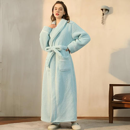Luxuriöser, warmer und bequemer Fleece-Bademantel
