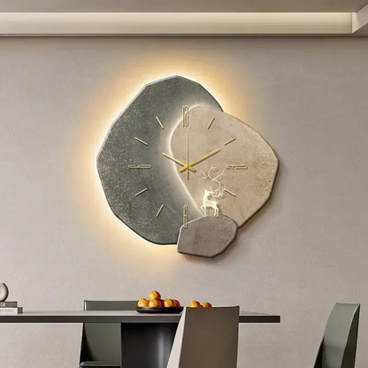 Moderne minimalistische Wanduhr mit Licht