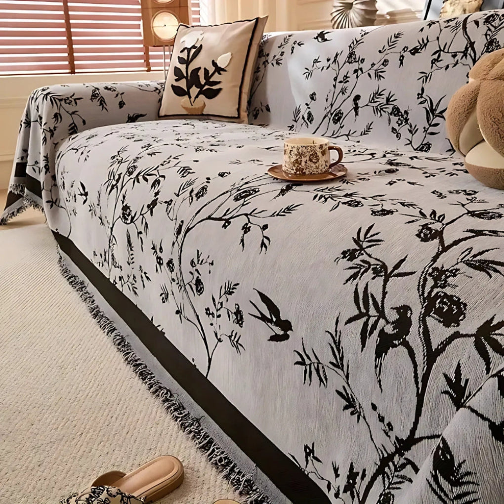 Eleganter Überwurf mit Blumenmuster und Fransenbesatz