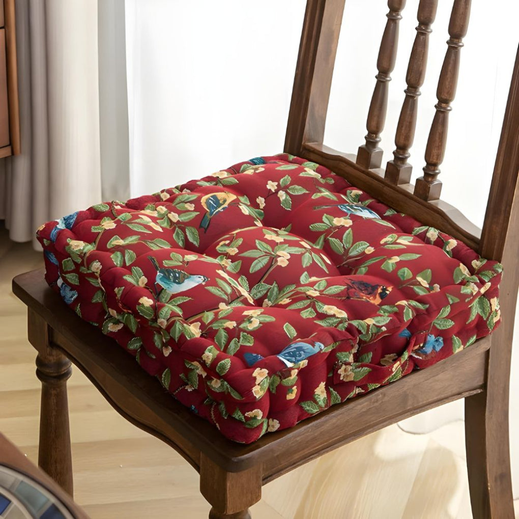 Dick gepolstertes Sitzpolster mit Bändern für Ess- oder Terrassenstühle