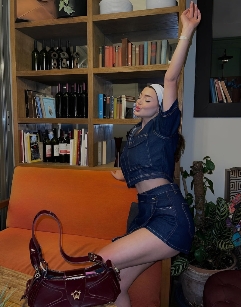 Zweiteiliges Jeans-Set mit Oberteil und Rock