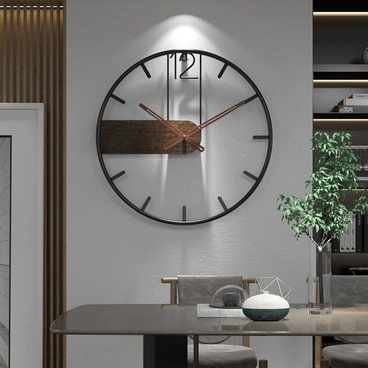 Moderne Wanduhr aus Stahl und Walnuss