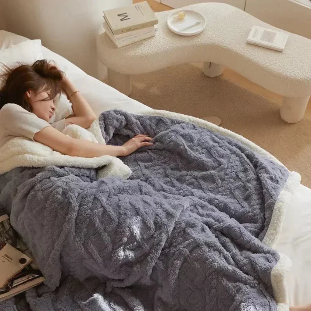 Dicke Winterdecke aus Lammwolle