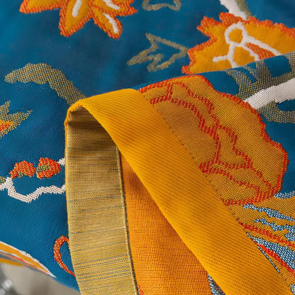 Lush Flower Cranes Badetuch – Eleganter Komfort mit künstlerischem Flair