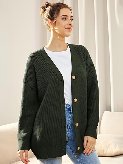 Oversized Damenstrickjacke mit V-Ausschnitt und Knopfleiste