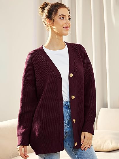 Oversized Damenstrickjacke mit V-Ausschnitt und Knopfleiste