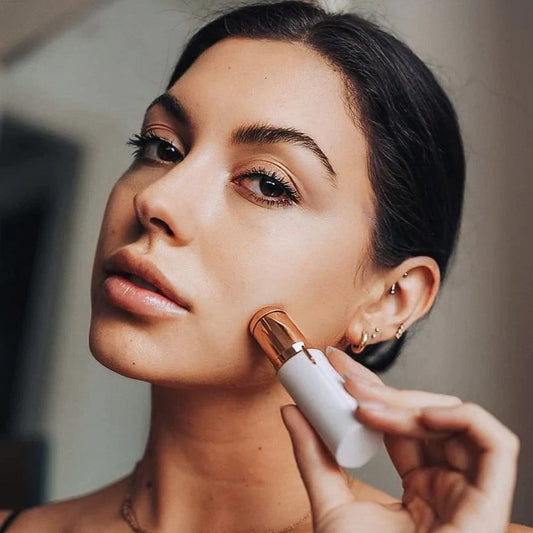 Schmerzfreier Gesichtshaarentferner mit integriertem Licht