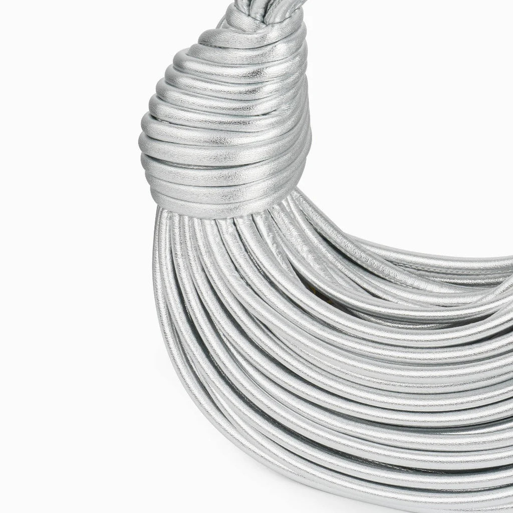 Gewebte Damenhandtasche mit Knotendetail