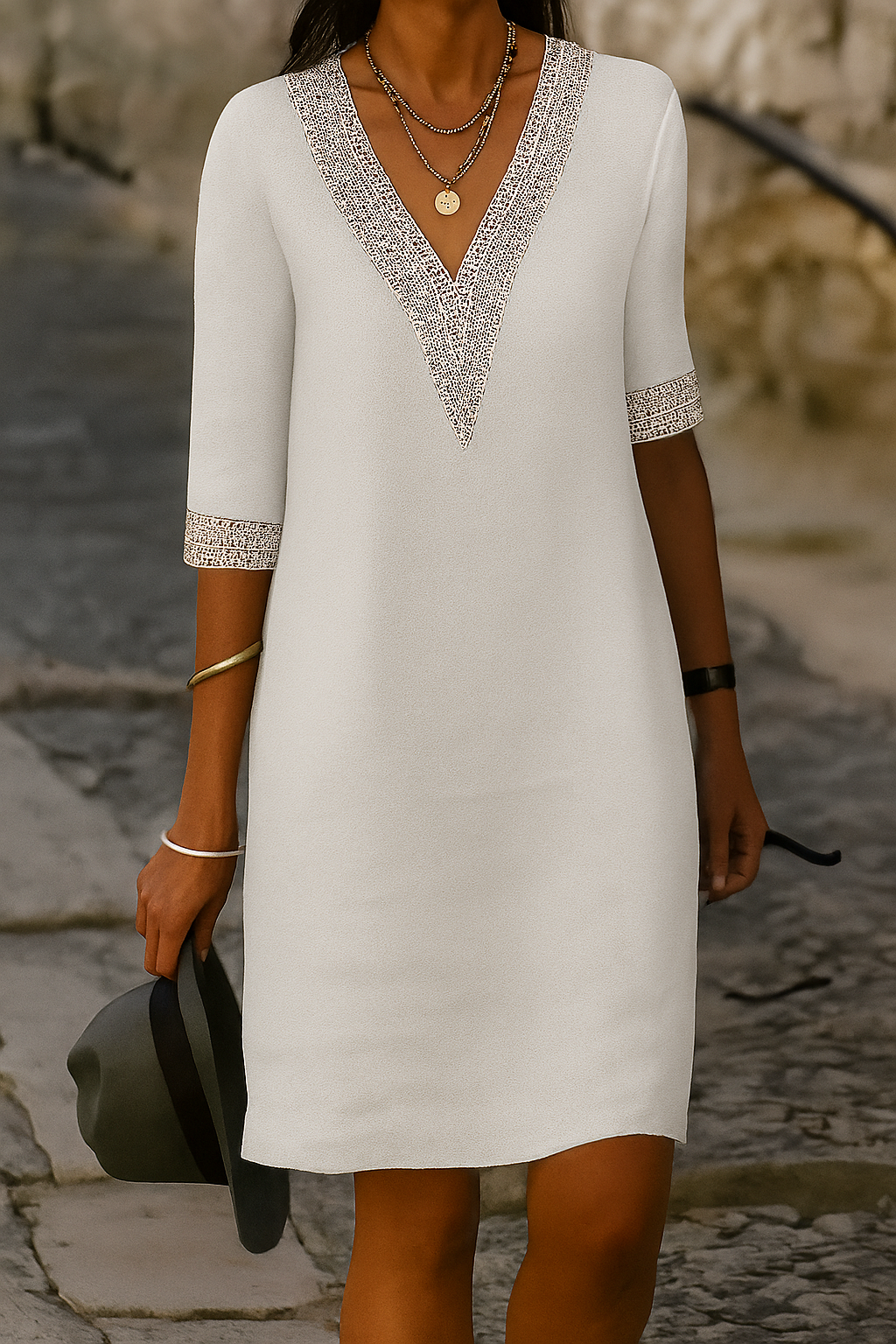 Minikleid aus Baumwoll-Leinen-Mischgewebe mit V-Ausschnitt