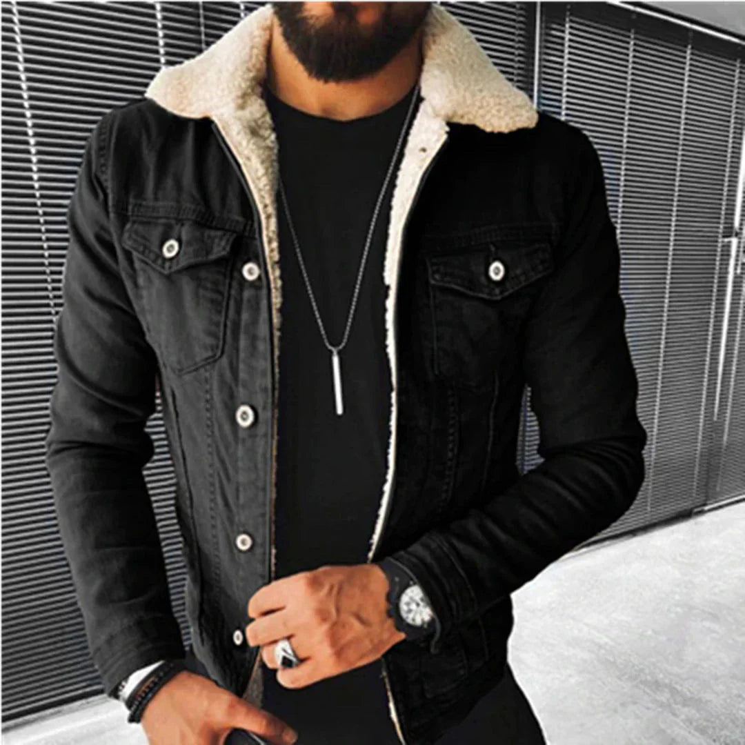 Zeitlose Jeansjacke mit klassischer Passform und urbanem Cool