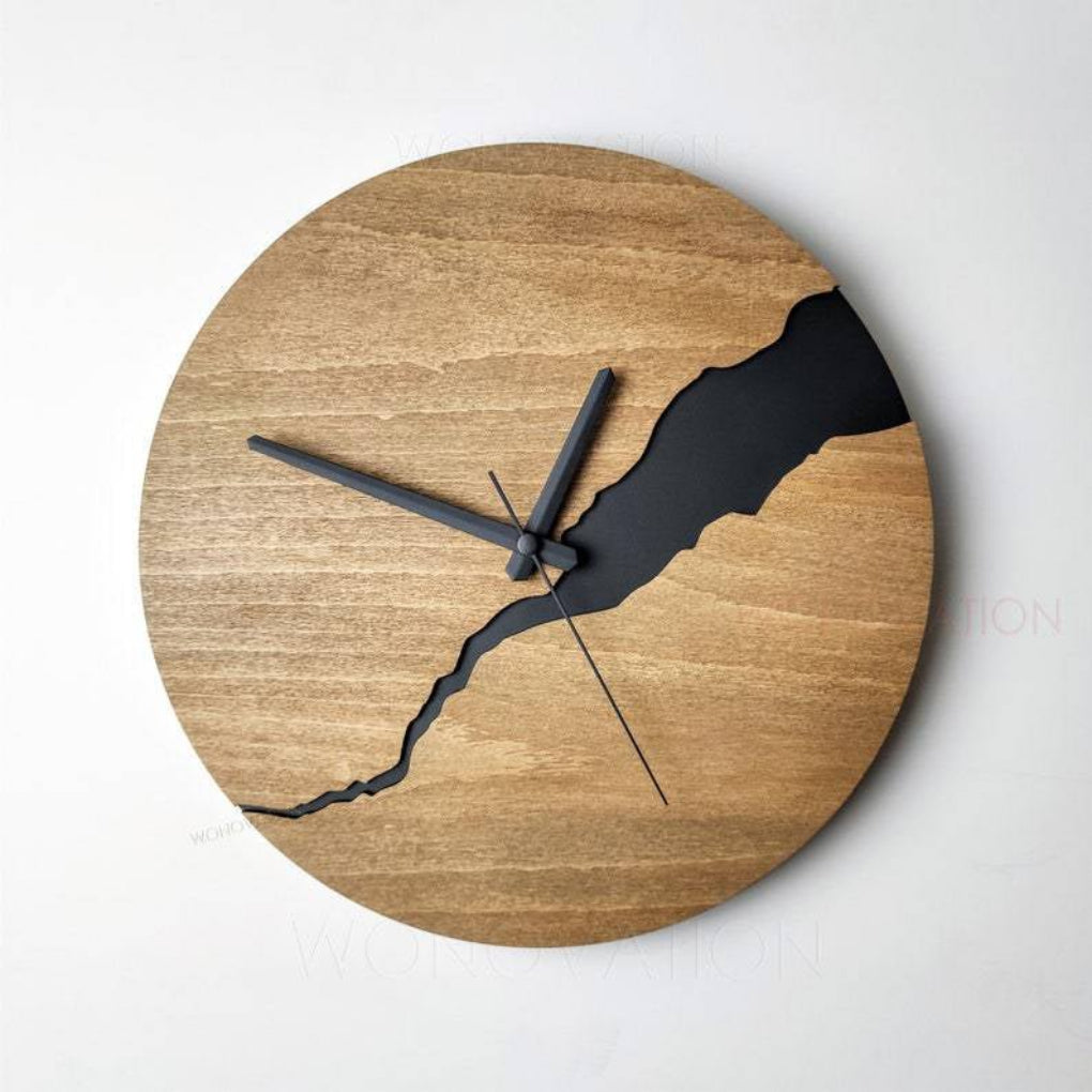 Luxuriöse Wanduhr aus Holz