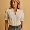 Bestickte weiße Bluse mit Stehkragen