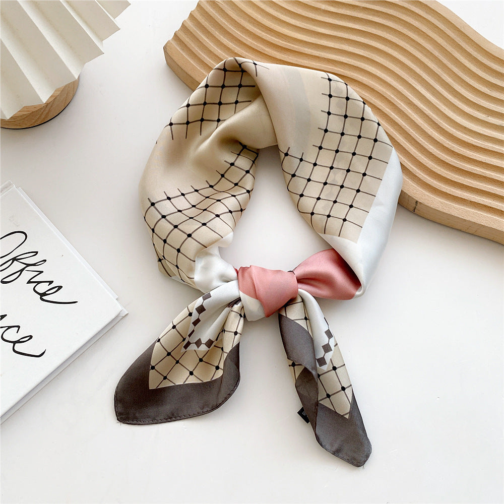 Damenschal aus Satin mit Print