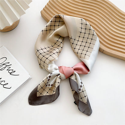 Damenschal aus Satin mit Print