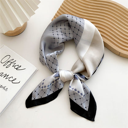 Damenschal aus Satin mit Print