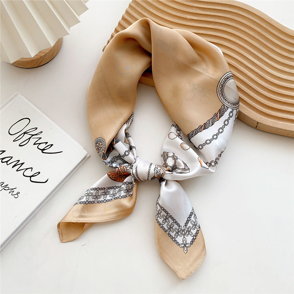 Damenschal aus Satin mit Print