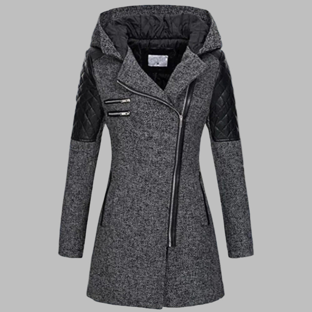 Grijze dames winterjas met capuchon, zwarte leren accenten en asymmetrische rits, ideaal voor koude weersomstandigheden.
