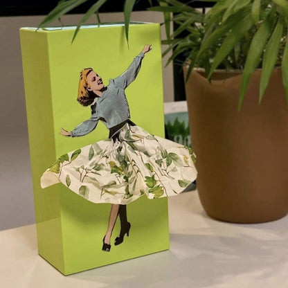 Taschentuchbox „Flying Skirt“