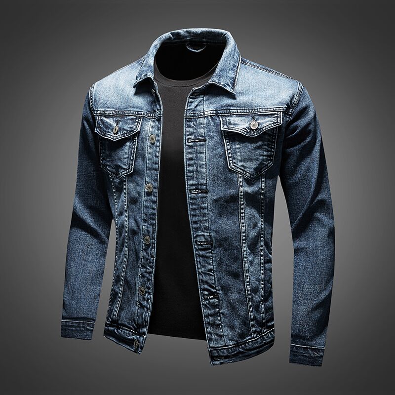 Urban Edge – Klassischer Denim trifft Biker-Attitüde