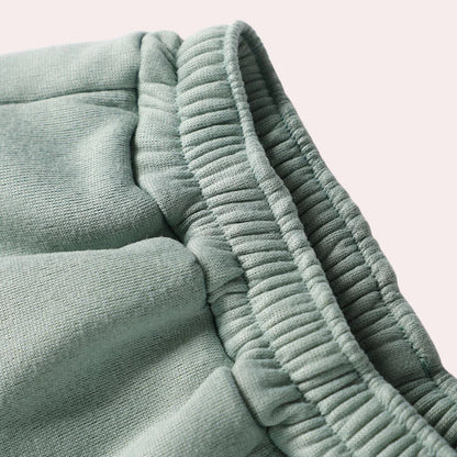 Zweiteiliger Trainingsanzug – Komfort und Stil perfekt aufeinander abgestimmt