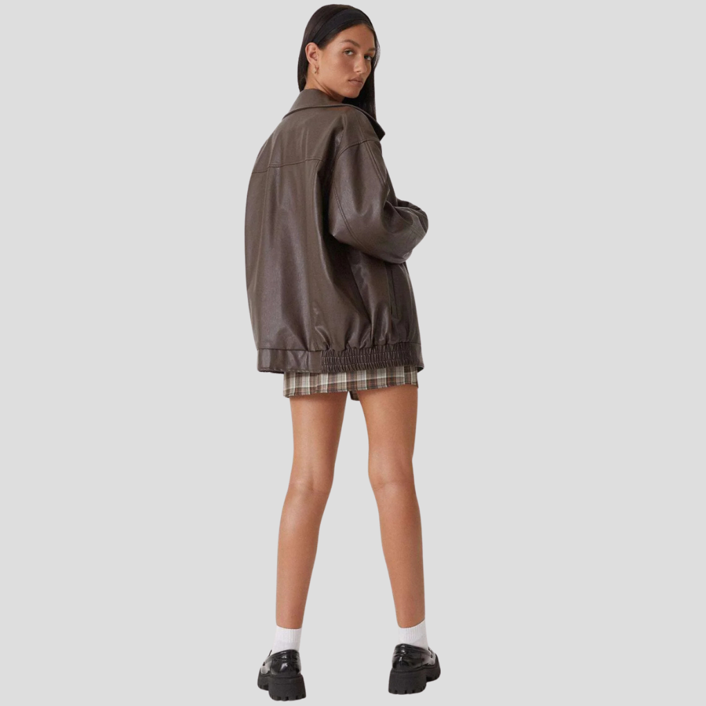 Lockere Damenjacke – Entspanntes Layering mit Kante