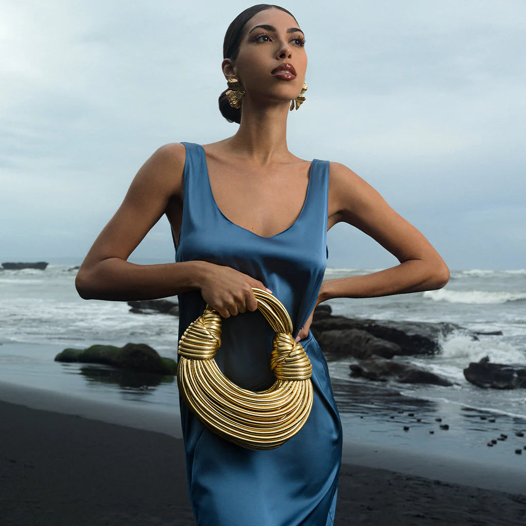 Gewebte Damenhandtasche mit Knotendetail