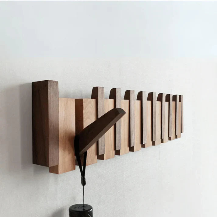 Nachhaltige Wandgarderobe im Klaviertasten-Design